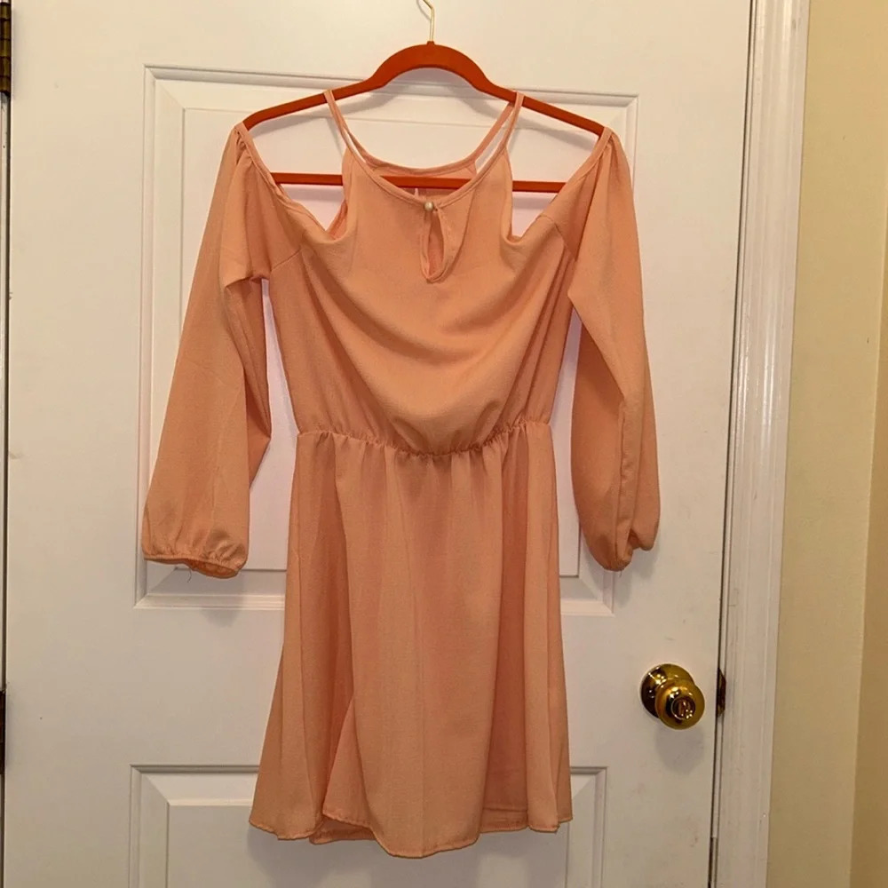 Unbranded light pink cold shoulder dress 👗